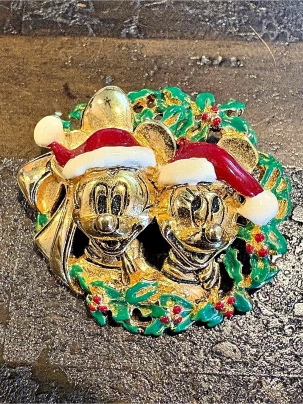 Disney Napier Mickey and Minnie Mouse Christmas Wreath Brooch Mickey & Minnie